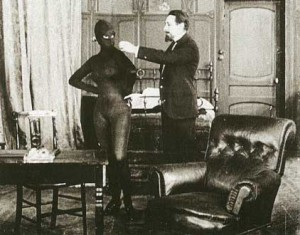Musidora et MorenoIrma Vep (Musidora) et Moreno (Fernand Hermann) dans le film Les Vampires de Louis Feuillade